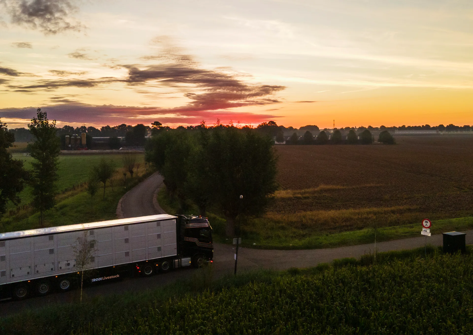 vanrooi-livestock-truck-1920x1360px