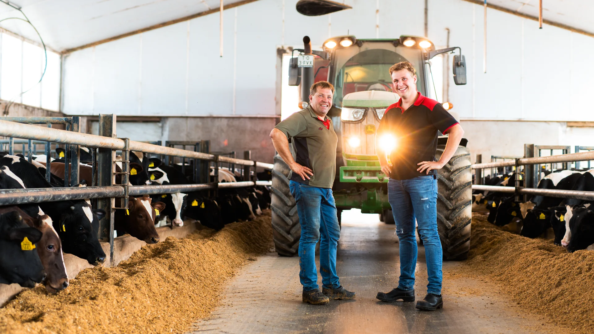 vanrooi-rundveehouder-boer-tractor